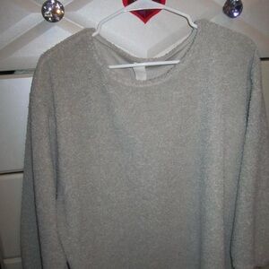 soft & comfy white/cream sweater with faux fur